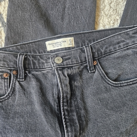Abercrombie and Fitch 90's straight ultra high rise size 27 or 4 - Picture 2 of 5